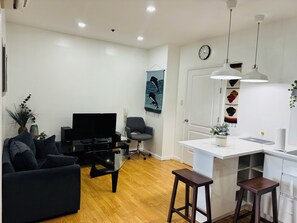 Quarto casal família, sacada, vista para a cidade | Cozinha privada