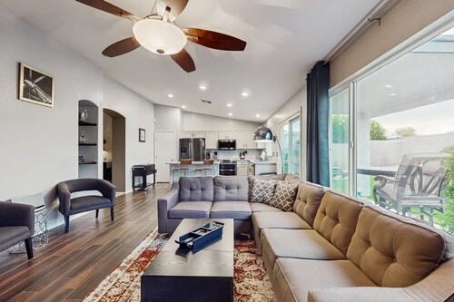 Inviting home with patio, enclosed yard, fireplace, office, streaming, W/D, AC