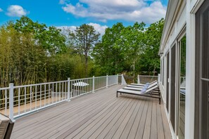Terrace/patio - Renovated home near ocean with private pool, grill, deck, patio (Southampton)