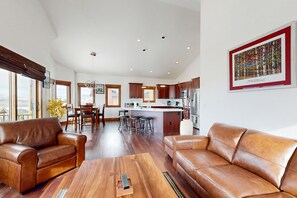 TV, fireplace - New home with deck, fireplace, & mountain views - in Granby Ranch (Granby)