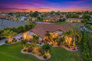 Exterior - Canal front home with private pool, direct gulf access, and internet (Cape Coral)