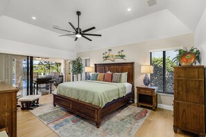 3 bedrooms, iron/ironing board, Internet, bed sheets - Canal front home with private pool, direct gulf access, and internet (Cape Coral)