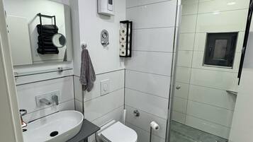 Dusj, hårføner, bidé og håndklær