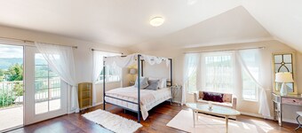 Elegant wine lover's acreage with patio, chef's kitchen, & AC - dog-friendly