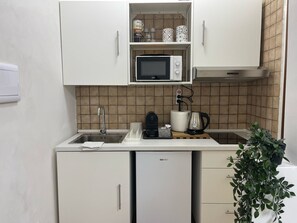 Fridge, microwave, stovetop, coffee/tea maker