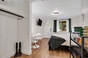 8 bedrooms, Internet, bed sheets
