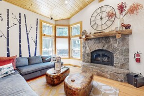 TV, fireplace, DVD player, stereo