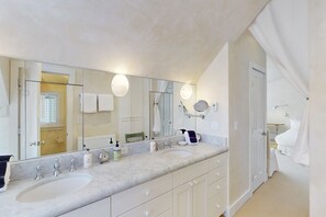 Hair dryer, towels - Three-story mountain house with balcony, grill & washer/dryer (Telluride)