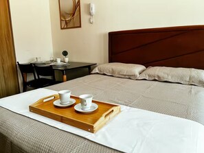 1 bedroom, bed sheets