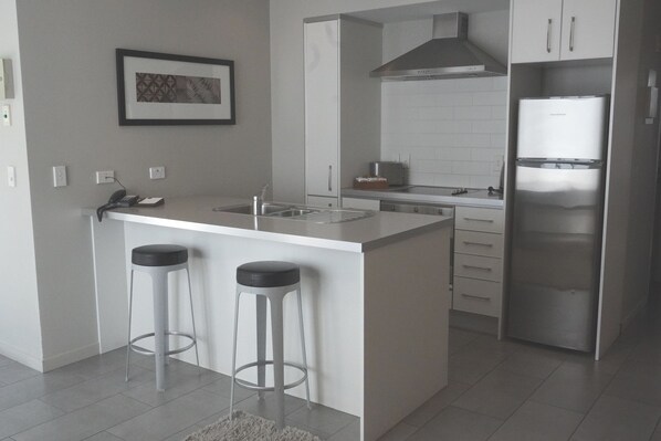 Deluxe Apartment, 1 Bedroom, Pool View | Private kitchen - Paihia Waterfront 1 Bedroom Apt & Pool (Paihia)