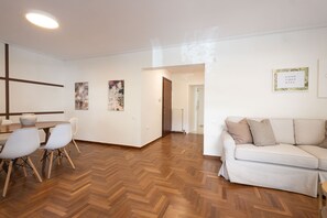 TV - Seaside Elegance | Brand New 2BD Luxury Stay (Palaio Faliro)