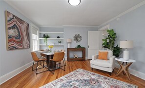 Interior - *Renovated* Modern 2BR upper level flat; walk to restaurants-min to Duke/DT/Hosp (Durham)