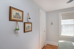 Interior - *Renovated* Modern 2BR upper level flat; walk to restaurants-min to Duke/DT/Hosp (Durham)