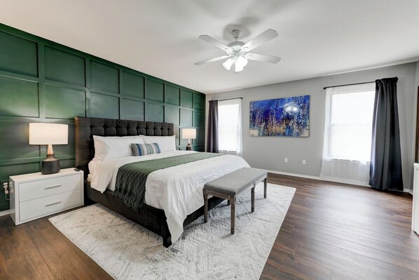 3 bedrooms, desk, iron/ironing board, travel crib