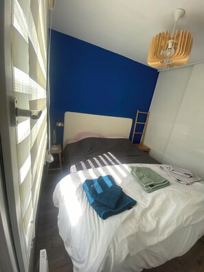 WiFi, bed sheets