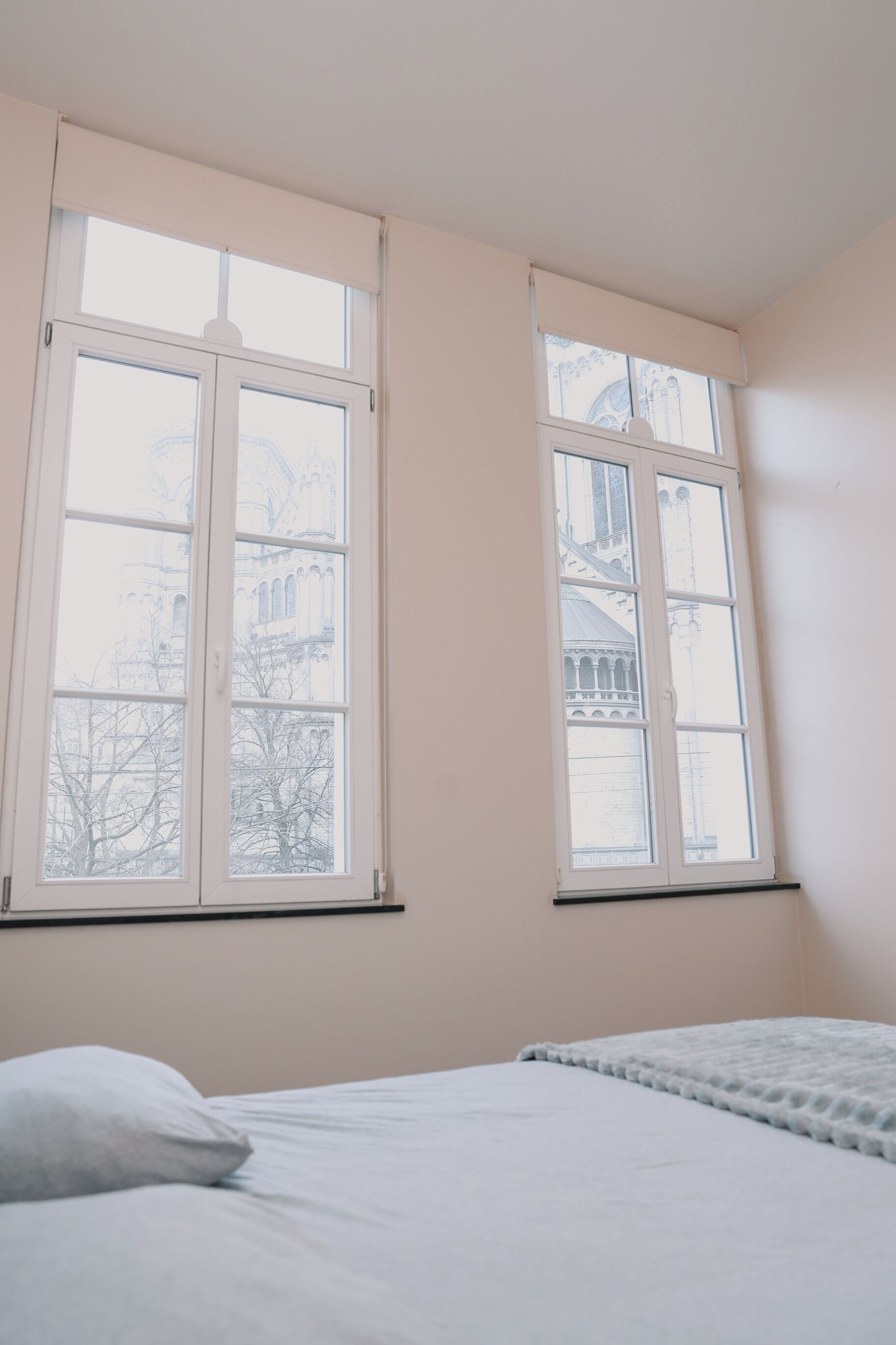 Hypo-allergenic bedding, memory foam beds, desk, laptop workspace