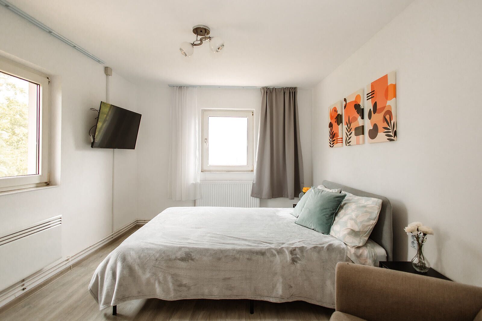 2 bedrooms, iron/ironing board, WiFi, bed sheets