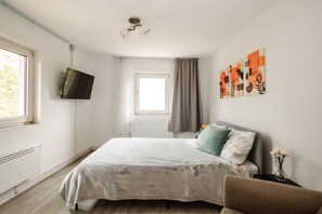 2 bedrooms, iron/ironing board, WiFi, bed sheets