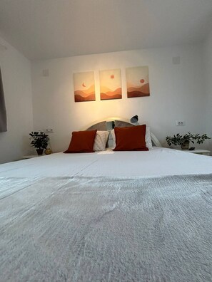 2 makuuhuonetta, silitysrauta/-lauta, Wi-Fi, vuodevaatteet