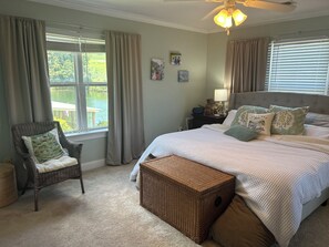 3 bedrooms, desk, iron/ironing board, free WiFi