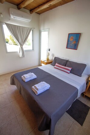 2 bedrooms, iron/ironing board, travel crib, free WiFi