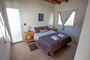 2 chambres, fer et planche à repasser, lit parapluie, Wi-Fi gratuit