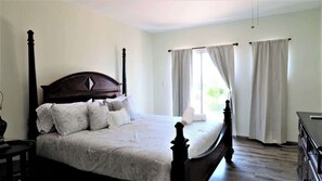 2 habitaciones, tabla de planchar con plancha, wifi y ropa de cama