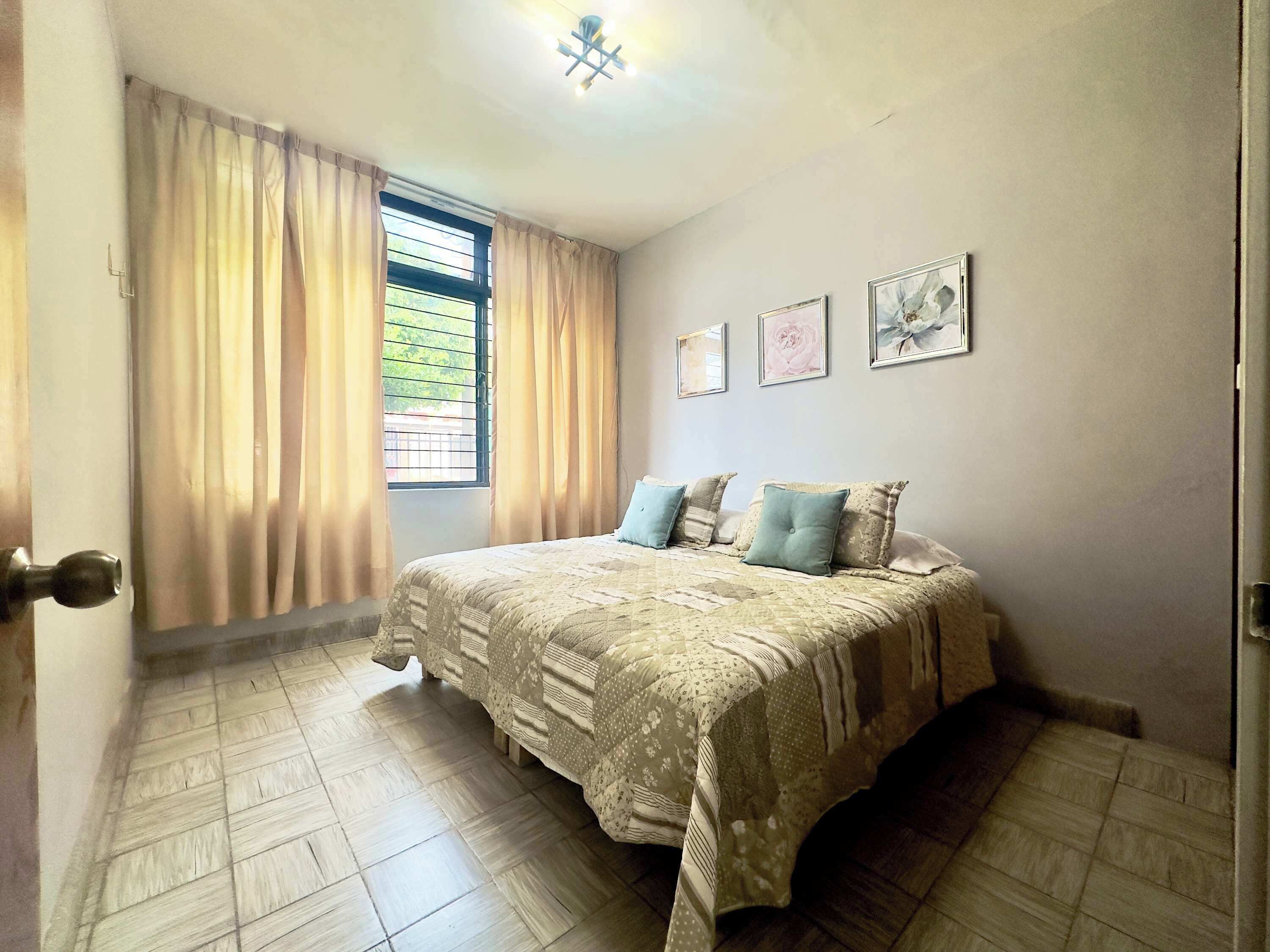 3 bedrooms, iron/ironing board, WiFi, bed sheets
