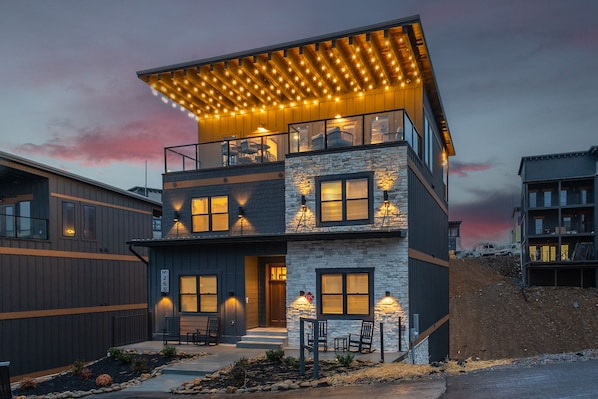 Stuga Executive - 5 sovrum - terrass - utsikt mot bergen (Private RoofTop Lounge) | Boendets fasad