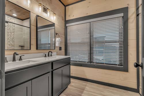 Cabaña ejecutiva, 5 habitaciones, Terraza, vista a la montaña (Private RoofTop Lounge) | Baño | Amenidades de baño gratuitas, secadora de cabello, toallas, jabón
