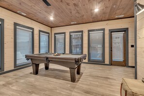 Cabaña ejecutiva, 5 habitaciones, terraza, vistas a la montaña (Private RoofTop Lounge) | 5 dormitorios y ropa de cama de alta calidad