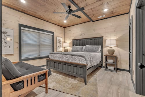 Cabaña ejecutiva, 5 habitaciones, Terraza, vista a la montaña (Private RoofTop Lounge) | Ropa de cama de alta calidad y tabla de planchar con plancha