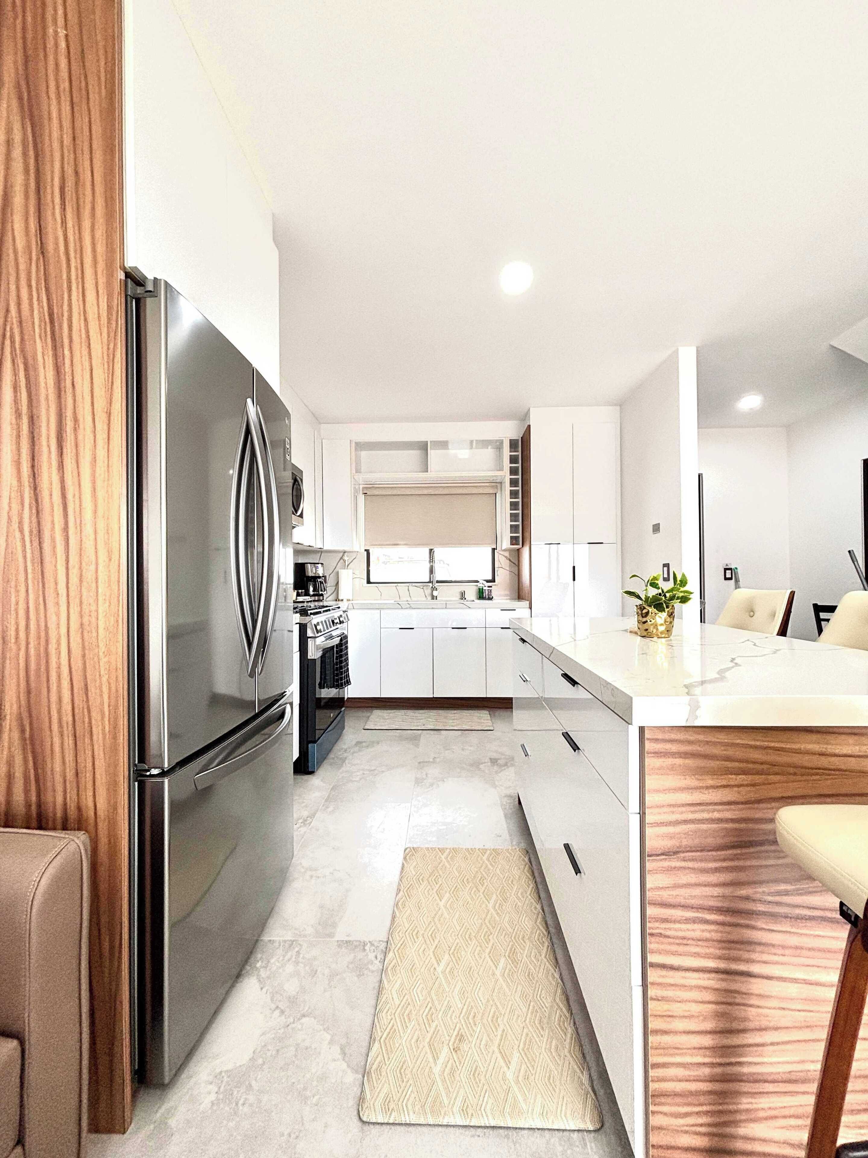 Refrigerador, microondas, horno, placa de cocina