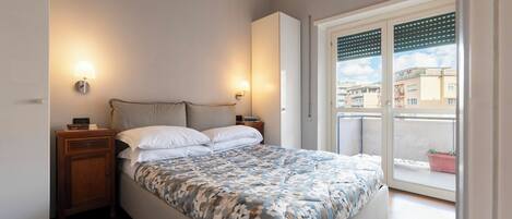 3 bedrooms, travel crib, WiFi, bed sheets