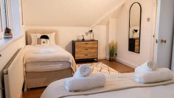 2 quartos, ferros/tábuas de passar roupa, Wi-Fi, roupa de cama