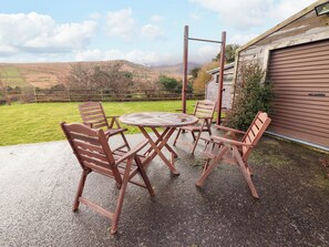 Outdoor dining - JOHNSON'S COTTAGE, pet friendly in Cloghane, County Kerry (Brandon)