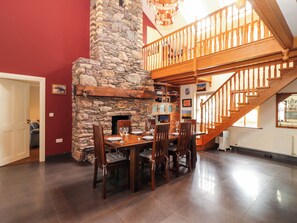 Dining - JOHNSON'S COTTAGE, family friendly in Cloghane, County Kerry (Brandon)