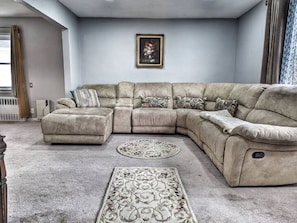 Living area - Classic Home w/ Modern Touches  4 Blks to Subway! (Queens)