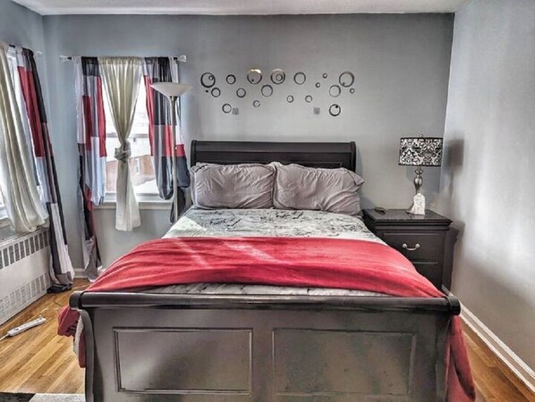 2 bedrooms, iron/ironing board, WiFi, bed sheets