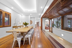 Dining - The Palms Yamba - Master Suite (Palmers Island)