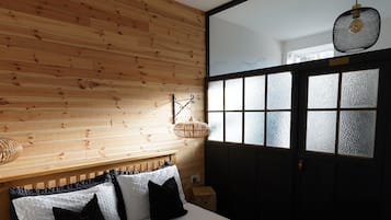 Comfort Studio, 1 Queen Bed, Hill View, Ground Floor