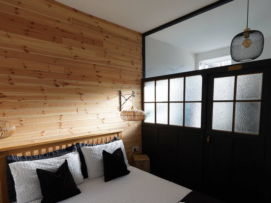 Comfort-studiolejlighed - 1 queensize-seng - bakkeudsigt - stueetage | Gratis Wi-Fi, sengetøj