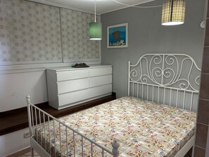 1 Schlafzimmer, Bügeleisen/Bügelbrett, Reisekinderbett, kostenloses WLAN