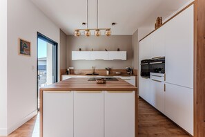 Fridge, microwave, oven, stovetop