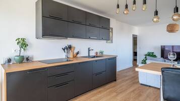 Réfrigérateur, micro-ondes, four, lave-vaisselle