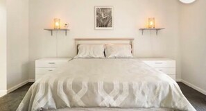 2 habitaciones, tabla de planchar con plancha, wifi y ropa de cama 