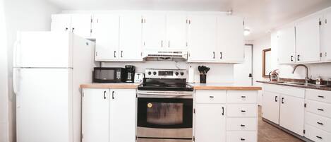 Comfort Double Room | Private kitchen