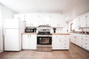 Chambre Confort double | Cuisine privée | Chaise haute