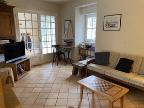 TV - Pretty semi-detached stone house for 6 people (ST CAST LE GUILDO)