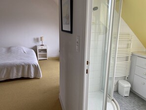 10 bedrooms, free WiFi - Spacious, comfortable vacation homes for 17 people. (ST CAST LE GUILDO)